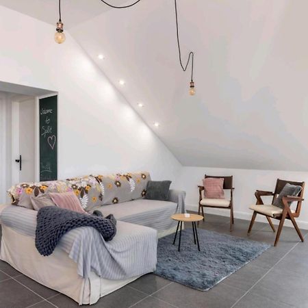 Just Like This - Cityapartment With Netflix Split Buitenkant foto